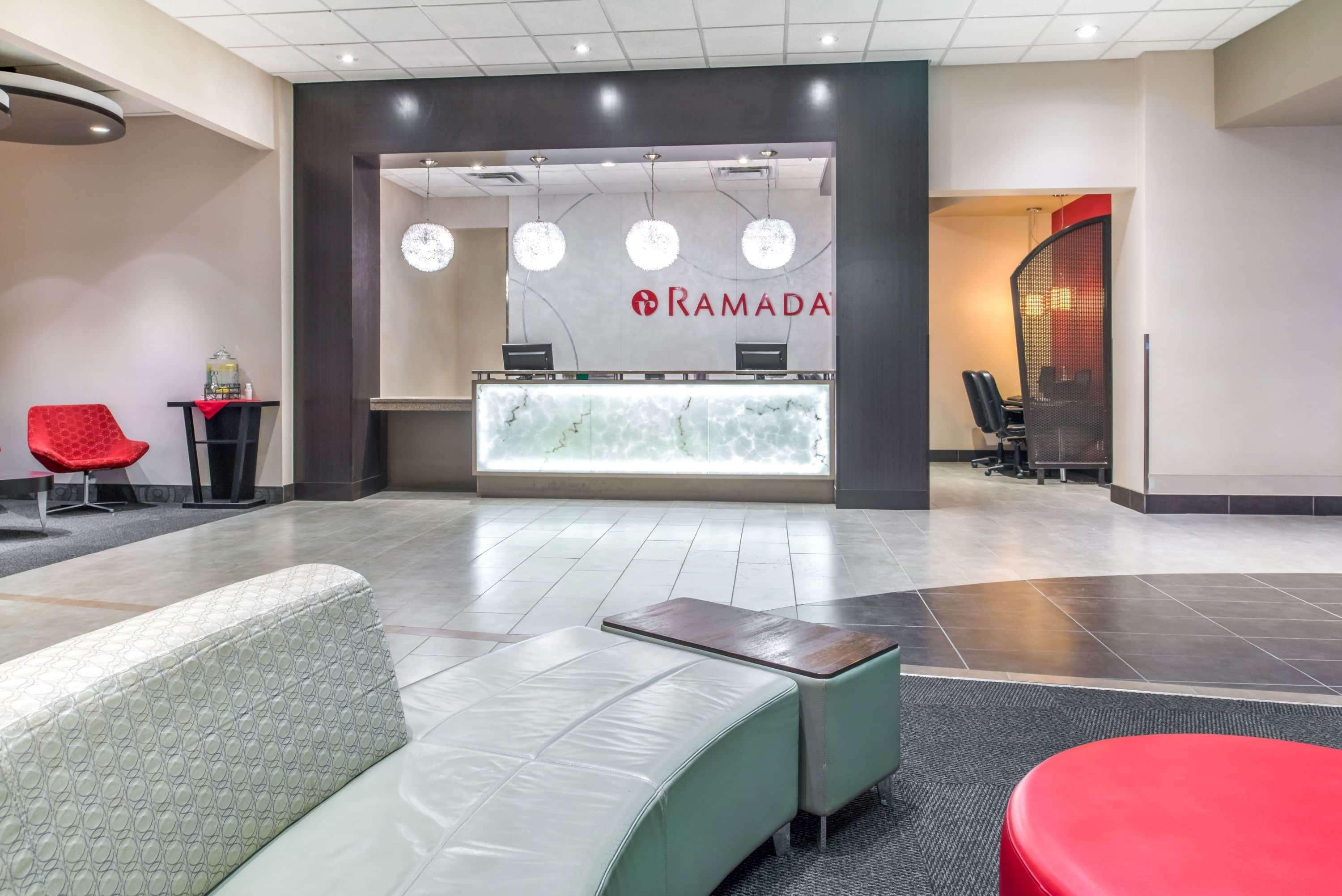 Ramada By Wyndham Saskatoon Hotel Ngoại thất bức ảnh